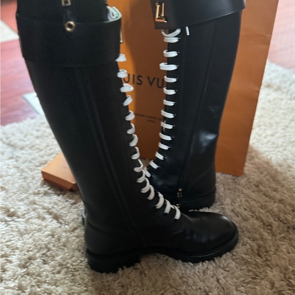 LOUIS VUITTON WONDERLAND RANGER FLAT TALL LEATHER BOOTS . - Picture 10 of 12